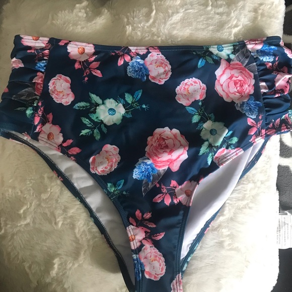 Bathing Suit - Picture 4 of 6